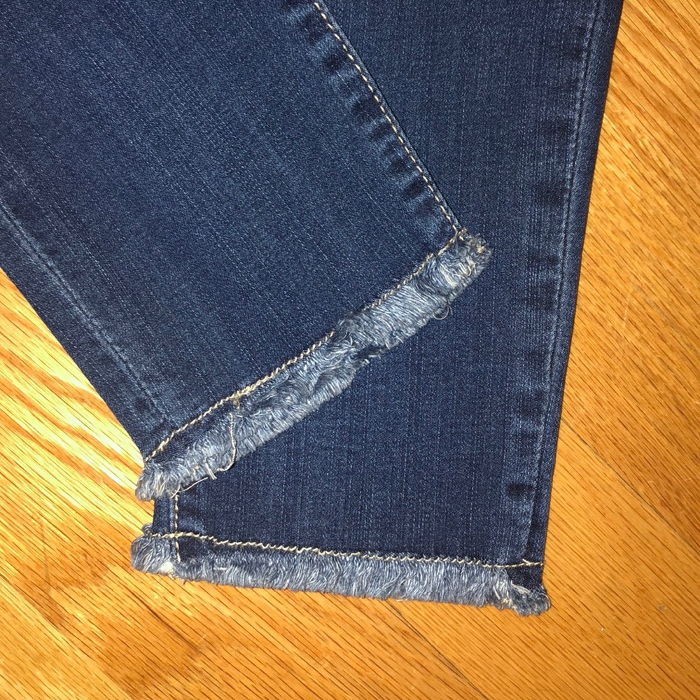 Distressed jeans - Picture 2 of 5
